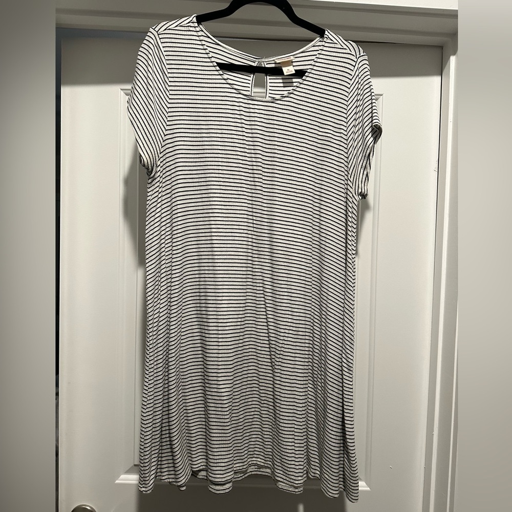 Lightweight black and white dress